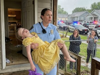 “My daddy said he would only be gone for thirty minutes…” a terrified seven-year-old told a 911 dispatcher after spending four days alone. The entire neighborhood branded her father a monster who had deserted his own daughter. Then rescuers discovered something beside a flooded roadway that changed everything people believed they knew…
