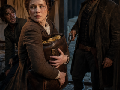 The Outlaws Thought Julie Hansen Was Only a Hotel Girl Protecting Her Reckless Father—Until the Quiet Texas Gunman She Had Begun to Trust Found Her Holding the Smugglers’ Gold, and Realized the Woman Who Feared Blood Had Been Guarding the Last Secret All Along