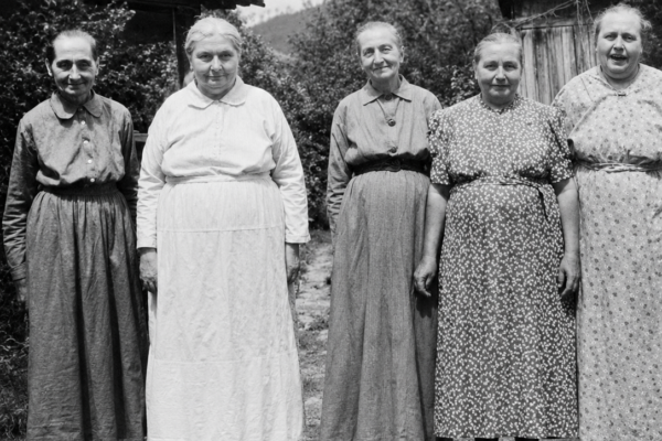 The Untold Appalachian Story of the Walker Sisters